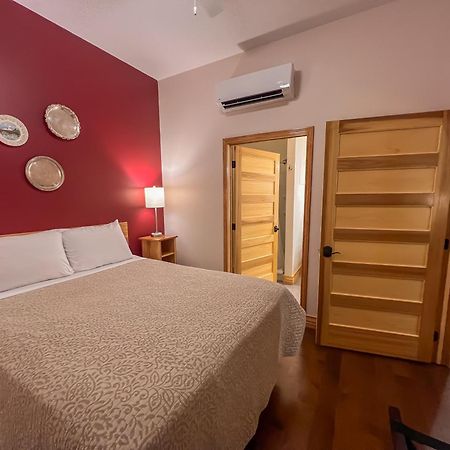 Goldfinch Suites Elkader Ngoại thất bức ảnh